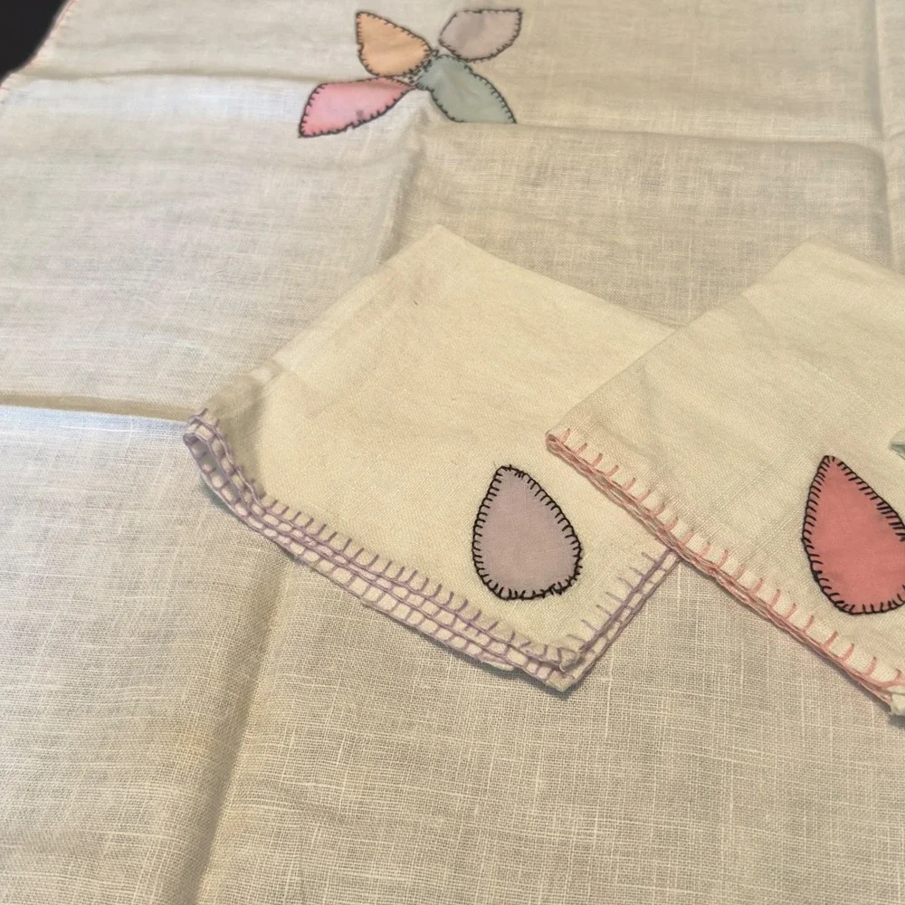 Vintage Tablecloth 30x30 & Napkin Set White Pastel Applique Floral Linen 5pc Set